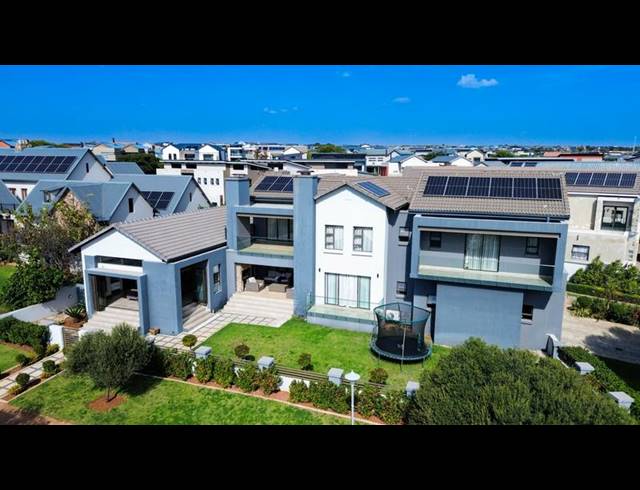 5 BEDROOM HOUSE FOR SALE IN COPPERLEAF ESTATE